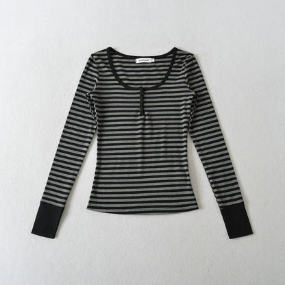 Chemise à manches longues pour femmes avec motif rayé à la mode et détails de boutons Chic und Stil