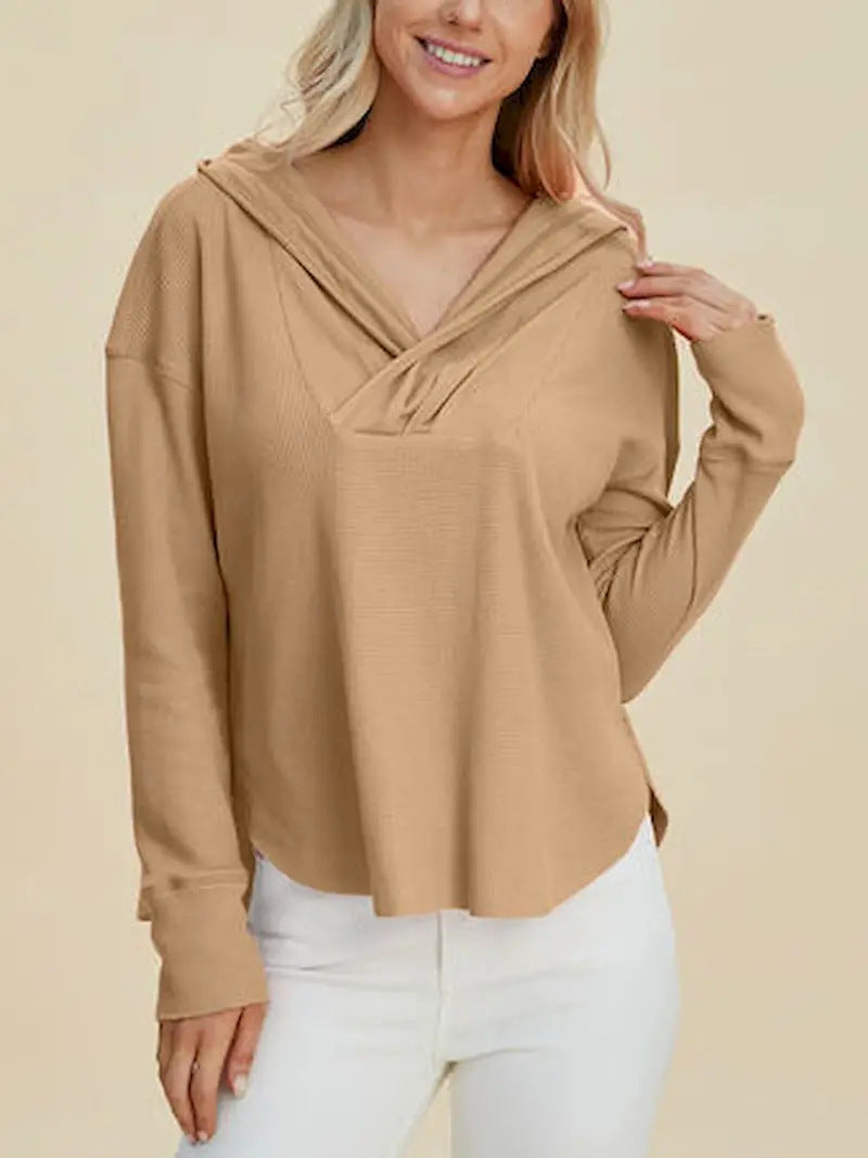 Dames de loisirs Sweat à capuche avec décolleté raffiné Chic und Stil