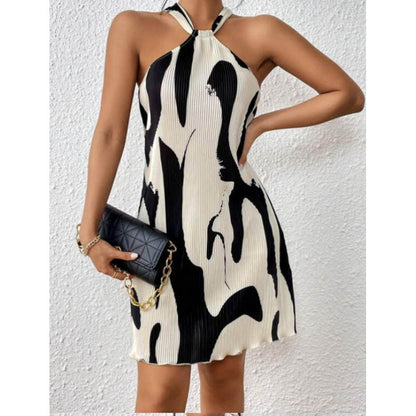Robe courte mode pour femmes avec un design de dos nu raffiné Chic und Stil