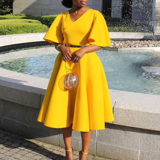 Robe portefeuille pour femmes avec une coupe fluide et des manches volumineuses Chic und Stil