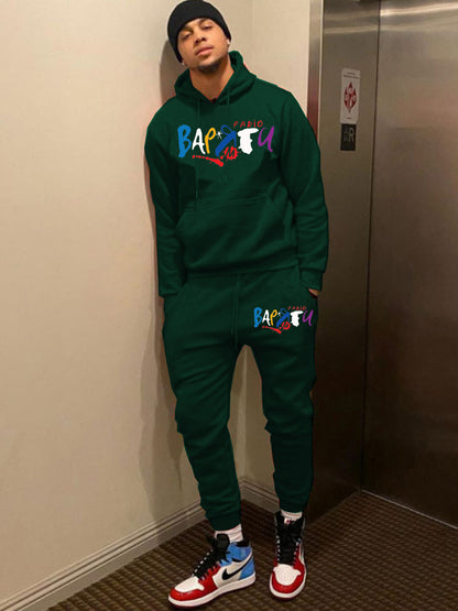 Women's hoodie and jogger pants set with creative print Chic und Stil