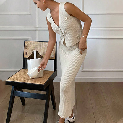 2-piece knit set for women with stylish button details and a chic floral design