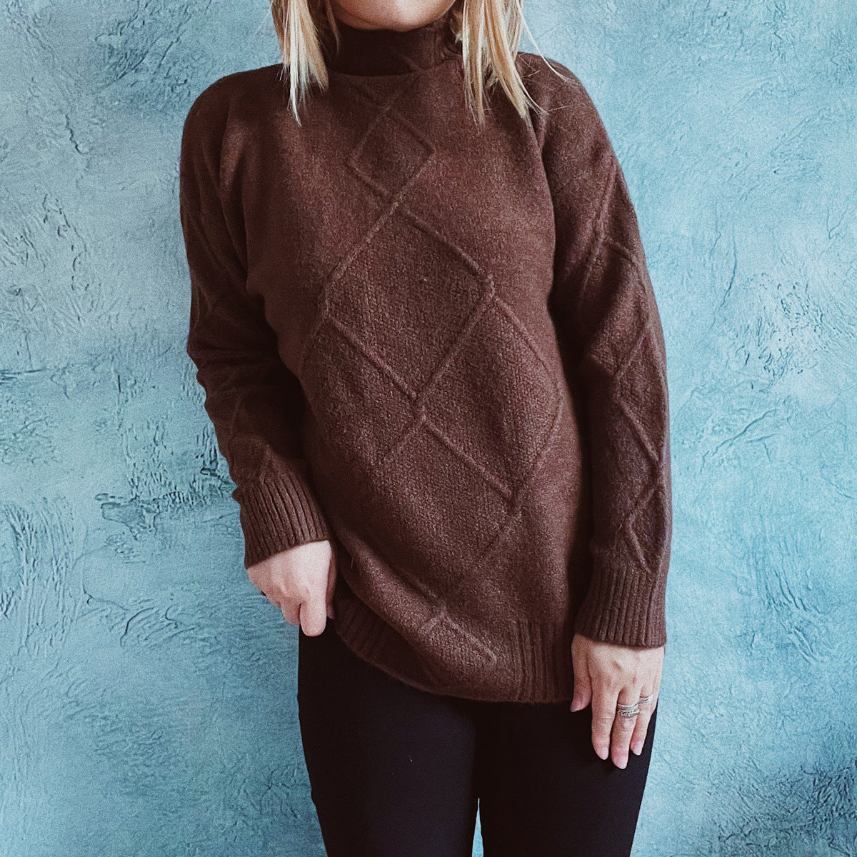 Dames gros tricot pull avec élégant motif en losanges et col haut Chic und Stil