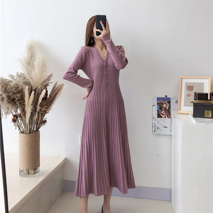 Robe en tricot pour femmes avec décolleté en V et détails de boutons Chic und Stil
