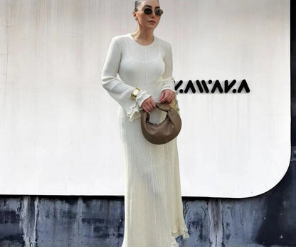 Dames Robe Maxi Élégante avec un Design en Rib Raffiné et des Manches Frangées Chic und Stil