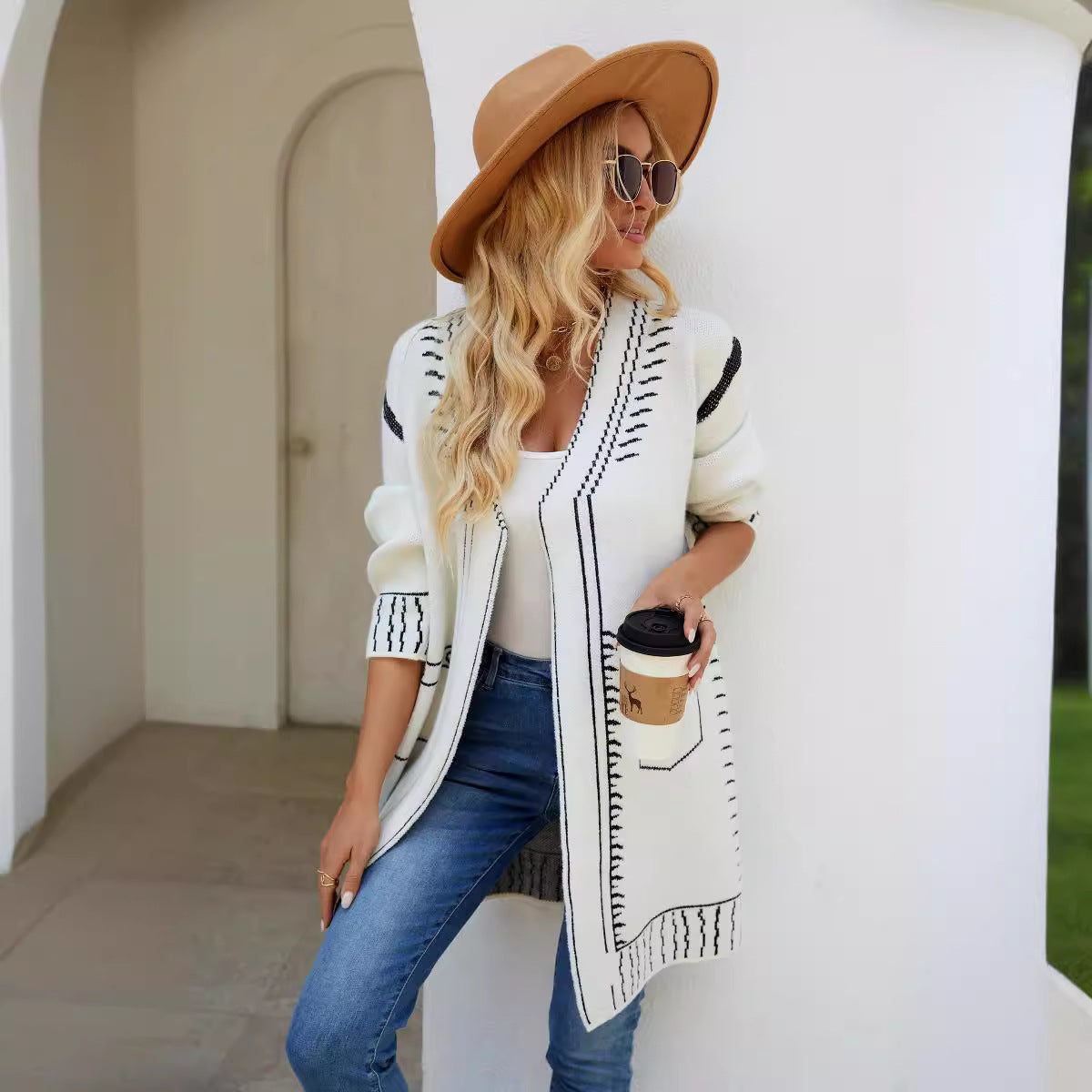 Cardigan en tricot décontracté pour femmes avec motif unique et décolleté en V profond Chic und Stil
