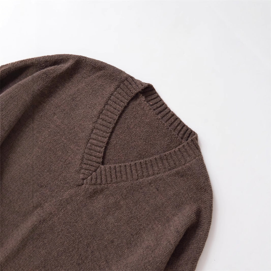 Pull en tricot confortable pour femmes avec décolleté en V et coupe généreuse Chic und Stil