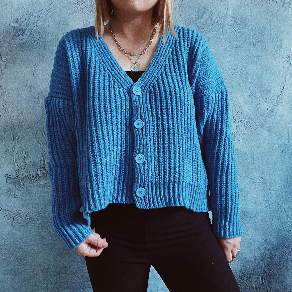 Dames pull-over tricot moelleux avec des détails de bouton modernes et une coupe ample Chic und Stil