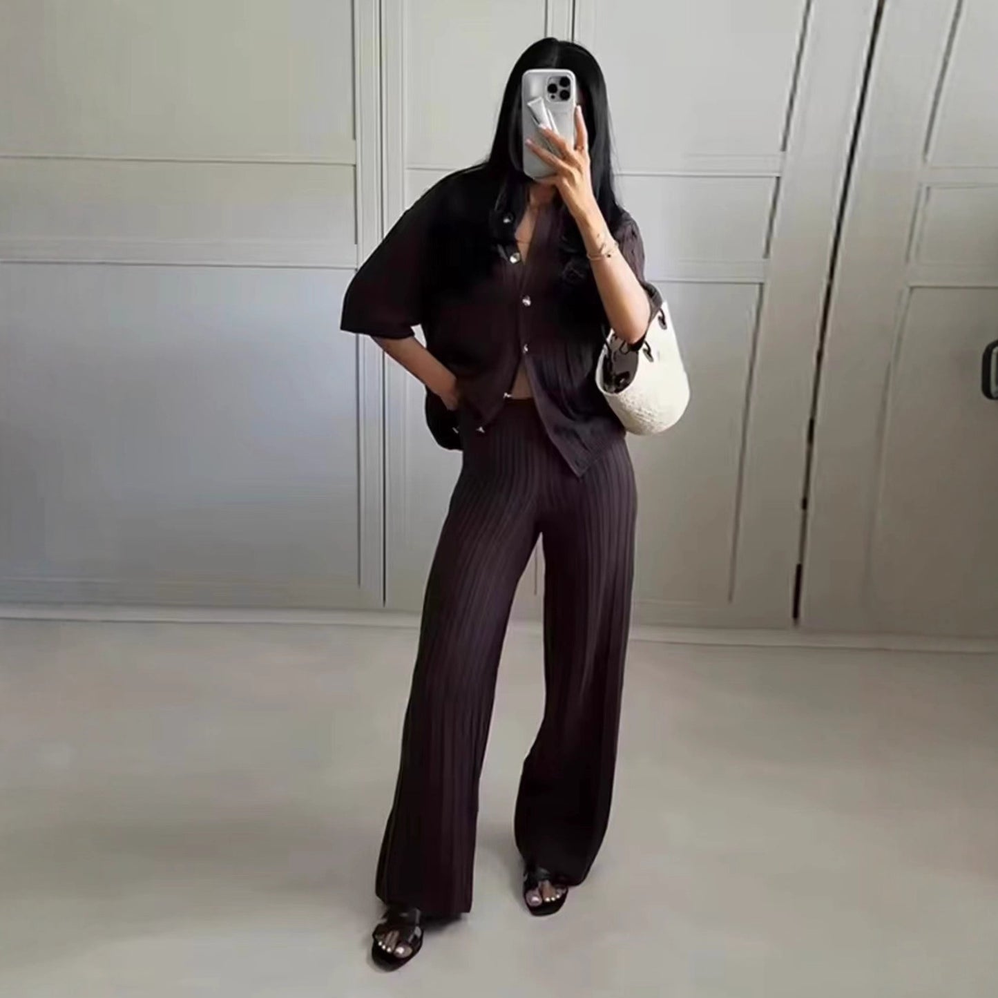 Wide knit palazzo pants for women with an elastic waistband and elegant structure Chic and Style