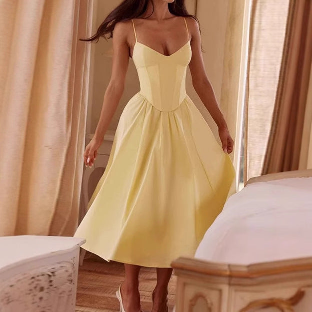 Femmes Robe midi élégante en A avec bretelles spaghetti et tissu doux Chic und Stil