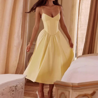 Femmes Robe midi élégante en A avec bretelles spaghetti et tissu doux Chic und Stil