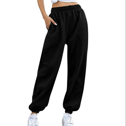Casual pants for women with a wide cut and elastic waist Chic und Stil
