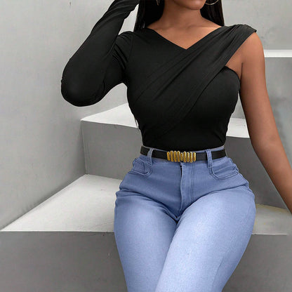 Bodies à manches longues pour femmes avec coupe asymétrique et design élégant en torsion Chic & Stil