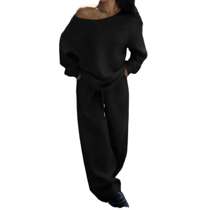 Ladies Oversized Sweatshirt and Relaxed Pants Chic and Style