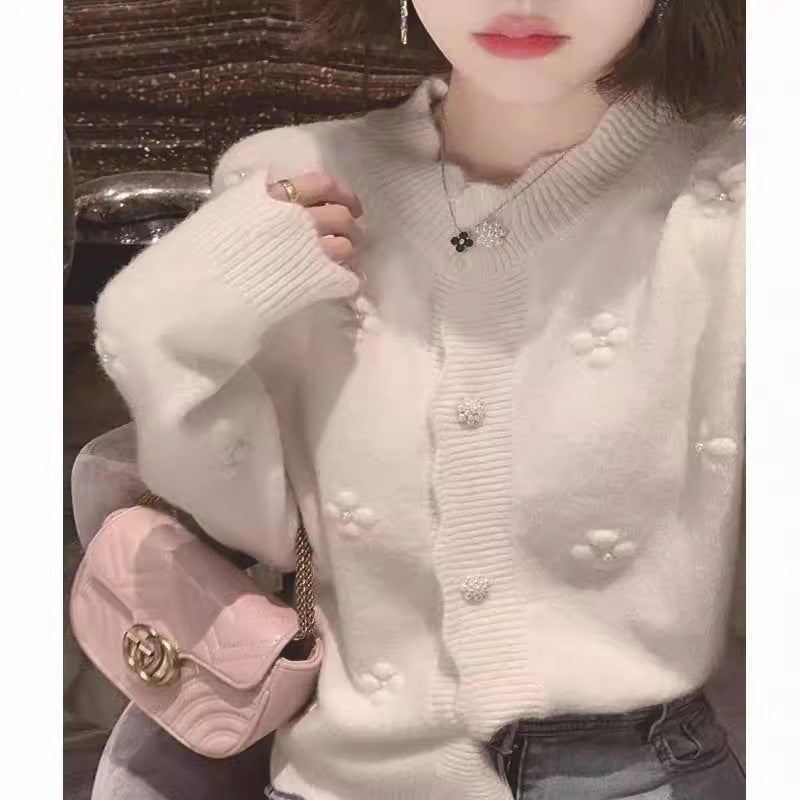 Dames Gilet ample en tricot avec applications florales et boutons en perles Chic und Stil