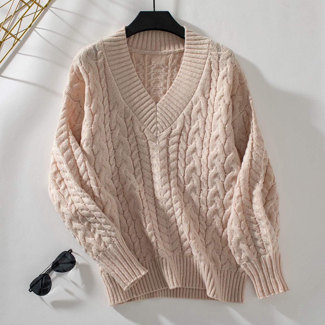 Pull en grosse maille pour femmes avec décolleté en V et motif en torsades Chic und Stil