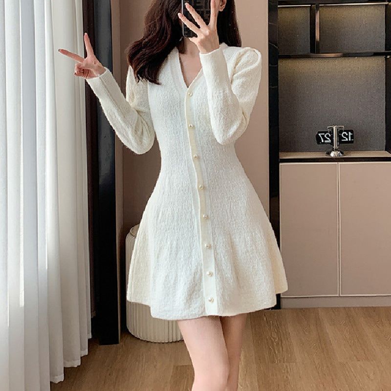 Robe tricotée pour femmes avec patte de boutonnage et manches volumineuses Chic und Stil