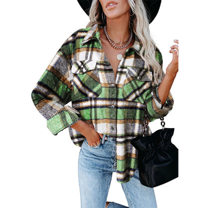 Chemise en flanelle surdimensionnée pour femmes avec motif à carreaux et détails de boutons Chic und Stil