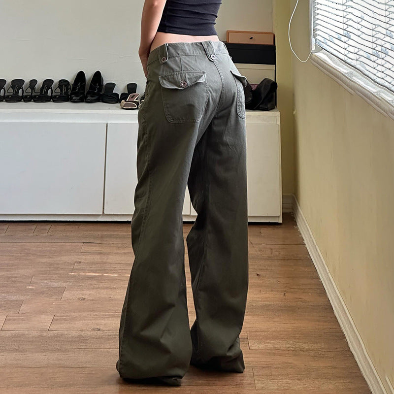 Loose cargo pants for women with practical pockets and tailored fit Chic and Style