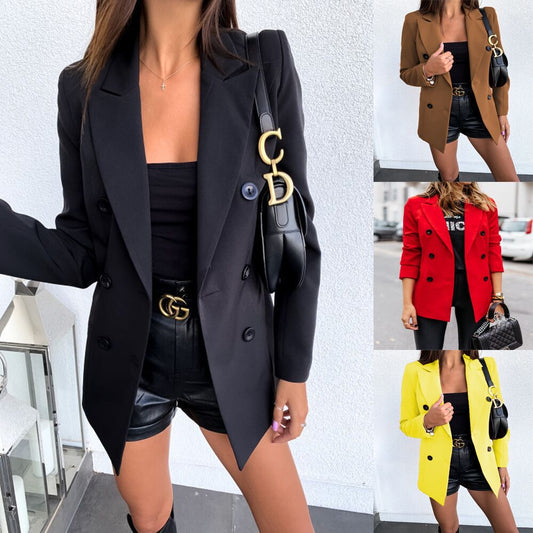 Blazer double boutonnage tendance pour femmes avec silhouette élancée et poches pratiques Chic und Stil