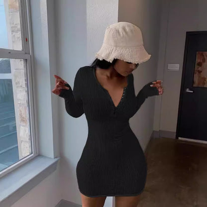 Robe en tricot pour dames avec patte de boutonnage et coupe cintrée Chic und Stil