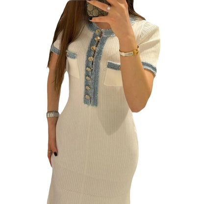 Robe maxi élégante pour femme, ajustée avec des détails modernes à boutons et une fente latérale Chic und Stil
