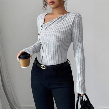 Pull en rib à col asymétrique et patte de boutons pour femmes