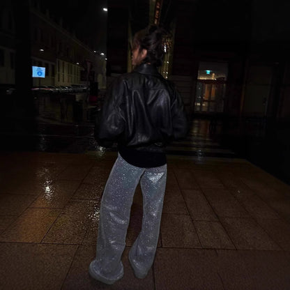 Ladies elegant leather jacket with relaxed fit and practical pockets Chic and Style