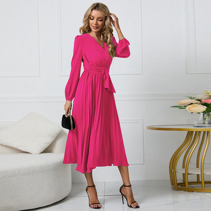Robe portefeuille plissée pour femmes avec décolleté en V élégant et ceinture à la taille Chic und Stil