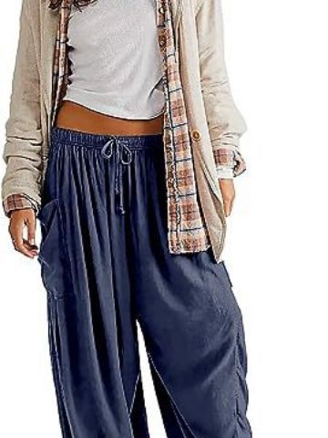 Comfortable wide-leg pants for women with practical side pockets and elastic waistband Chic and Style