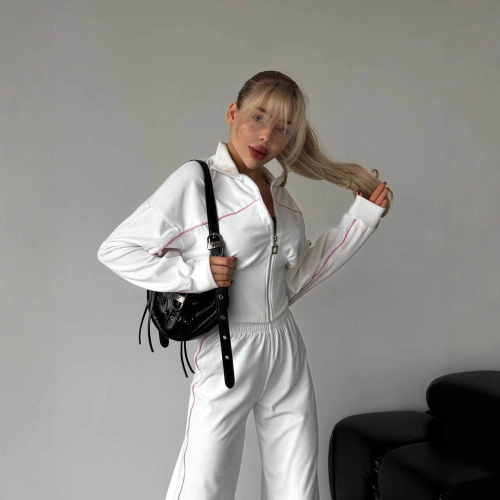 Sporty velvet jogging set for women with cropped hooded jacket and comfortable pants Chic and Style