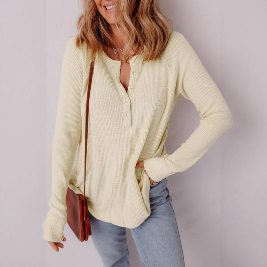 Pull Henley décontracté pour femmes en matériau texturé Chic und Stil