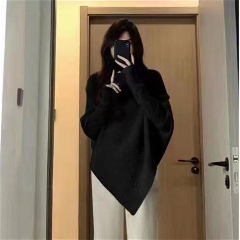 Asymmetrical knit sweater for women with a casual oversized design Chic und Stil