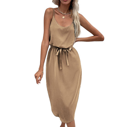 Robe mi-longue à bretelles spaghetti réglables pour femmes avec ceinture nouée Chic und Stil