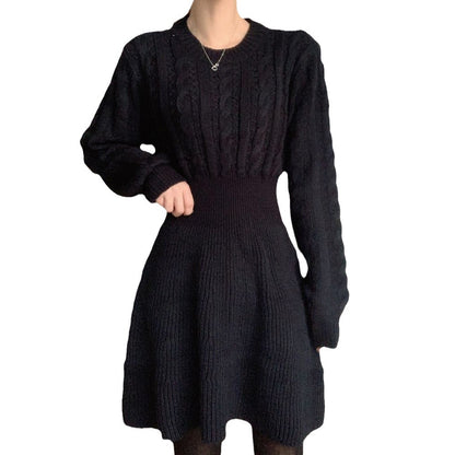 Robe en tricot pour femmes avec motif en relief et coupe cintrée Chic und Stil
