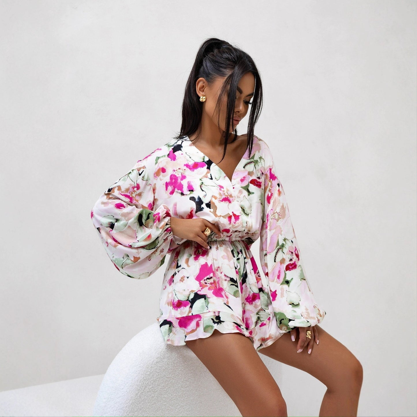 Robe mini décontractée pour femmes avec des manches volumineuses et un design floral Chic und Stil