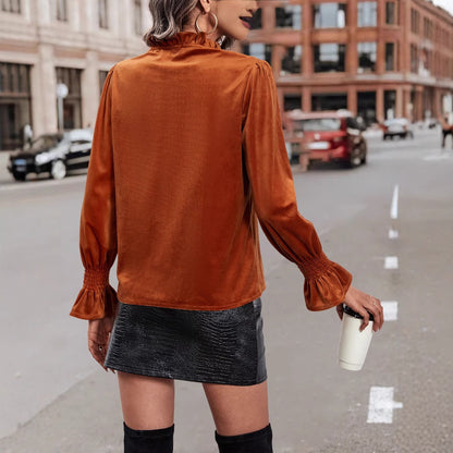 Chemisier femme avec des détails volants et un col à nouer Chic und Stil