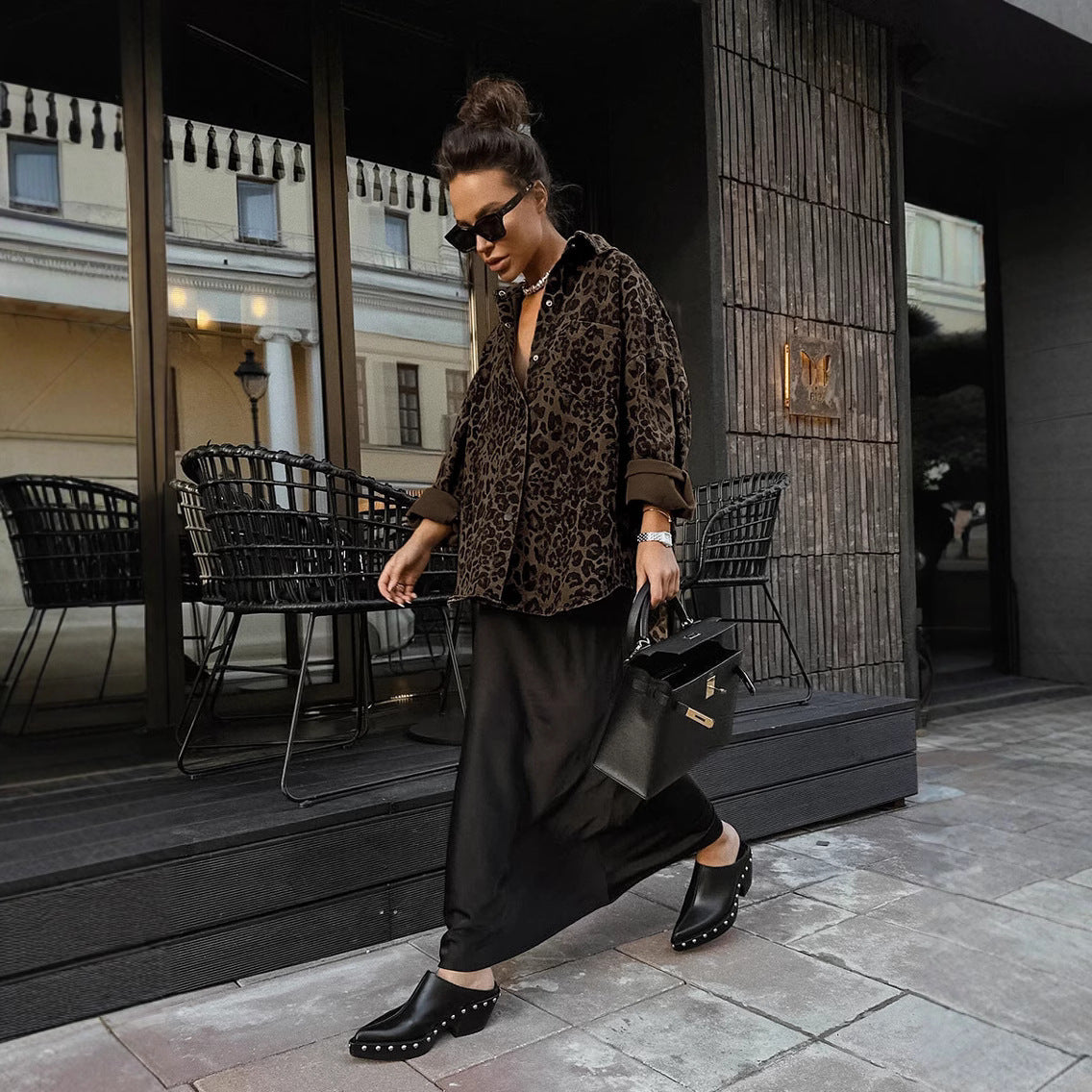 Chemise légère pour femmes avec motif léopard et coupe décontractée Chic und Stil