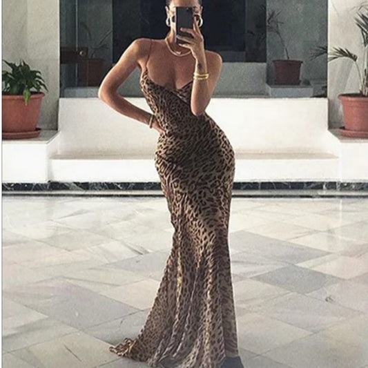 Robe maxi femme avec un élégant imprimé léopard et un tissu fin Chic und Stil