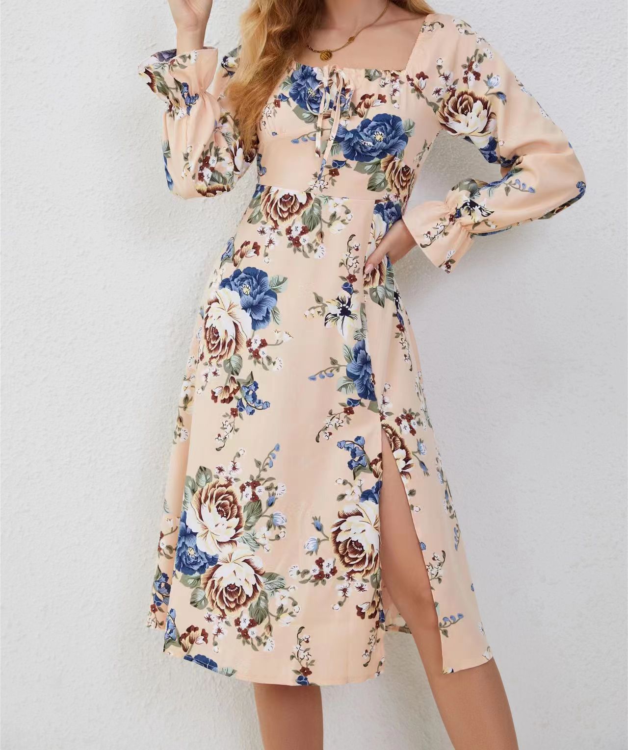 Robe midi pour femmes avec motif floral et fentes latérales Chic und Stil
