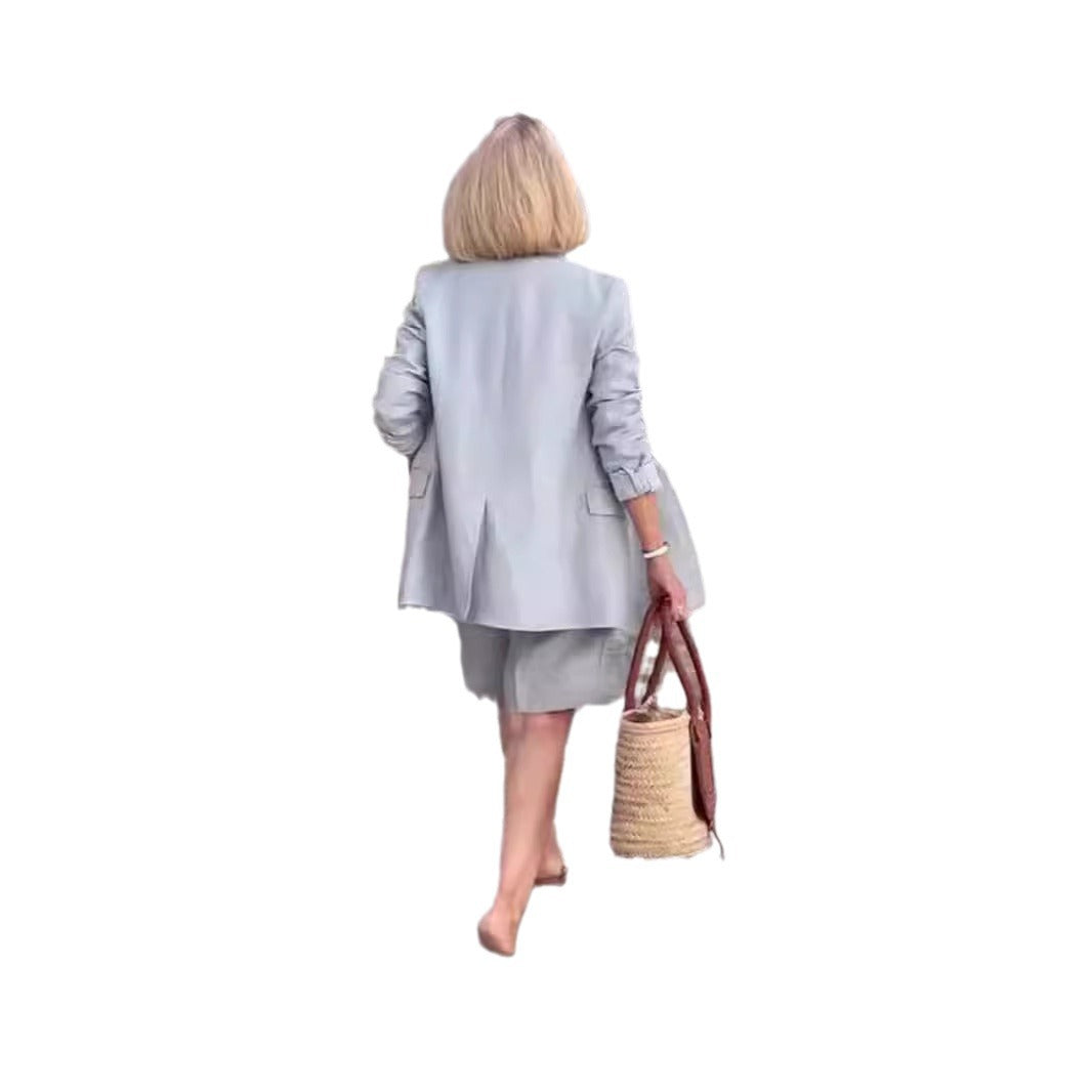 Ensemble blazer-shorts pour femmes à la mode avec double rangée de boutons et coupe élégante Chic und Stil