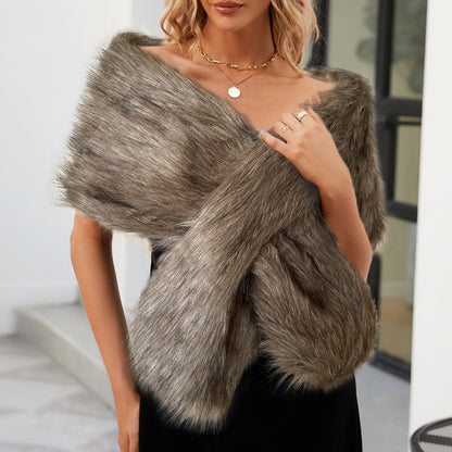 Dames Écharpe en fausse fourrure élégante avec coupe à la mode Chic und Stil