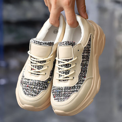 Baskets pour femmes avec un matériau supérieur texturé et une semelle respirante Chic und Stil