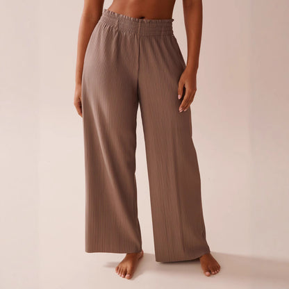 Casual pleated pants for women with elastic waistband and side pockets Chic and Style