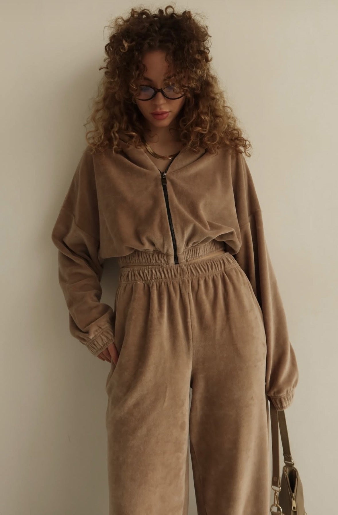 chic and stylish athletic short sweatshirt set for women and jogger pants with elastic waistband