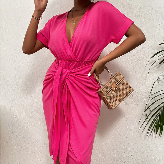 Robe portefeuille pour femmes avec décolleté en V profond et ceinture à la taille Chic und Stil