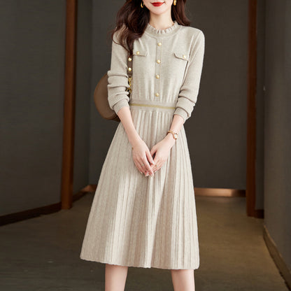 Robe en tricot pour femmes avec un élégant dos et un col montant Chic und Stil