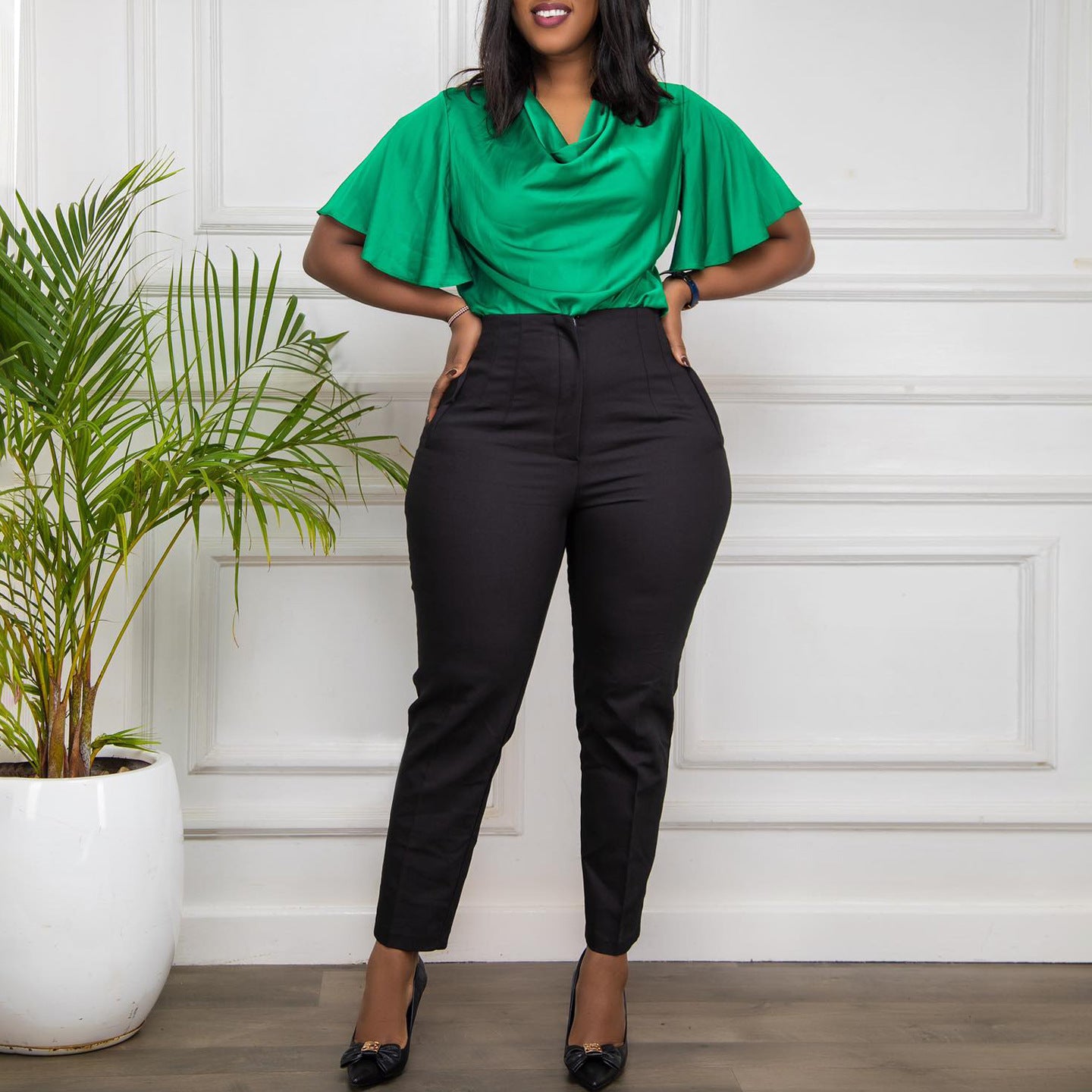 High-waisted trendy fabric pants for women with an elegant cut Chic und Stil