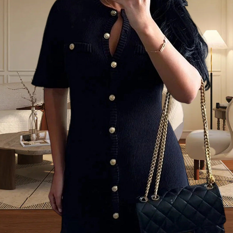 Robe en tricot pour femmes avec patte de boutonnage et détails élégants Chic und Stil