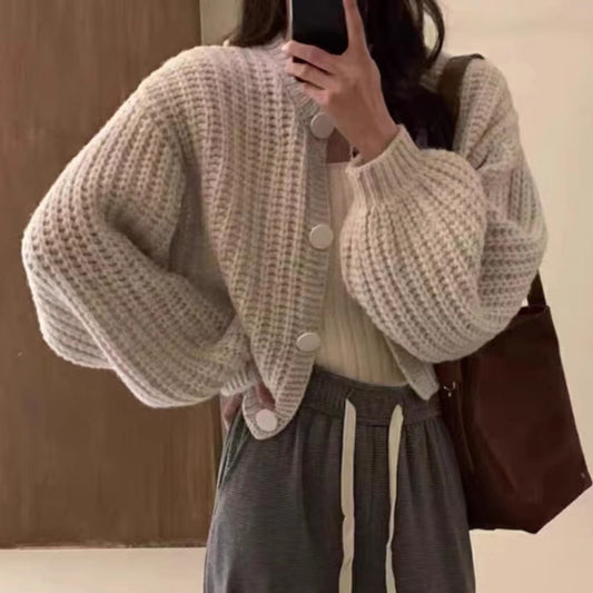 Cardigan en grosse maille pour femmes avec des manches volumineuses et de gros boutons Chic und Stil
